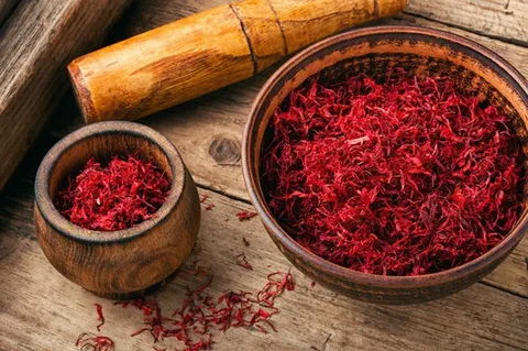 زعفران چهار گرمی ممتاز با تازه‌ ترین رشته‌ های زعفران و رنگ‌ دهی بالا